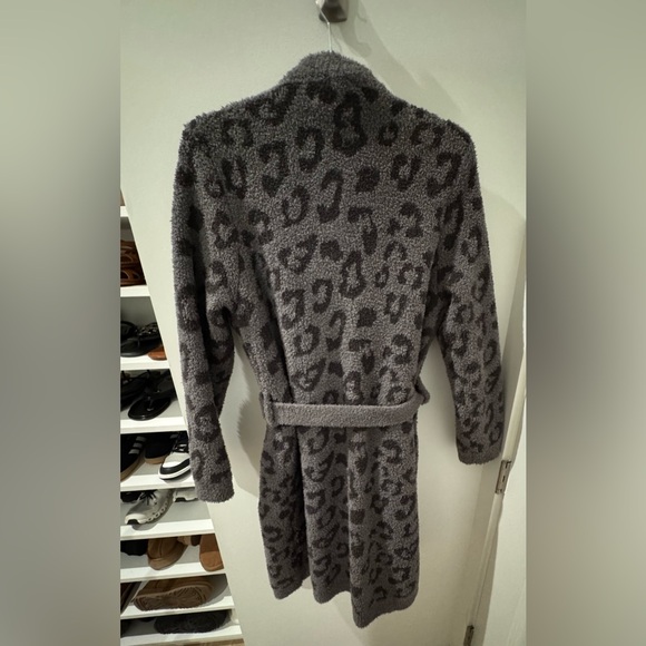 Barefoot Dreams Cozy Chic Graphite Carbon Gray Leopard Print Robe. M. Like New! - Picture 9 of 10